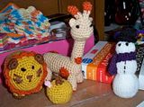 giraffe,lion,yarn,snowman
