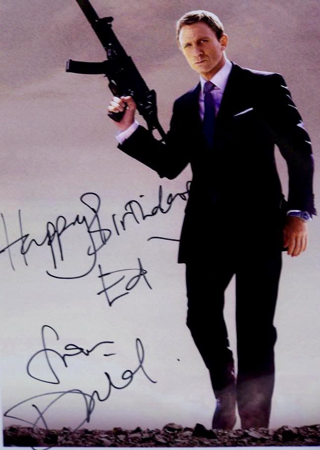 007-qos_autograph006.jpg