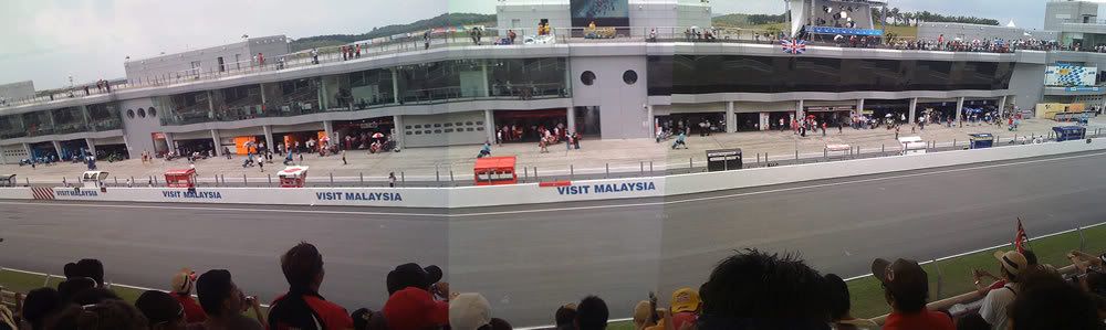 sepang_pits_pan.jpg