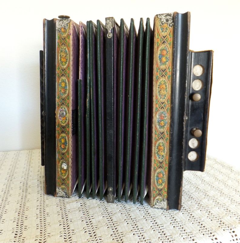 Vintage / Antique Squeezebox Accordion Concertina