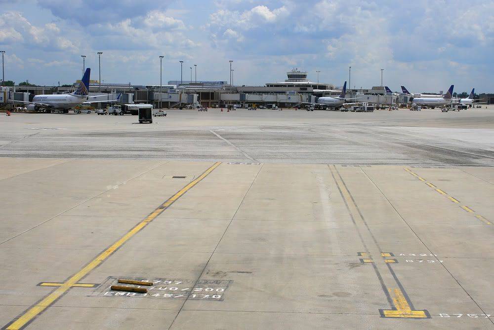 Also a little view of an empty Concourse A, American Eagle CRJ 700 to ...