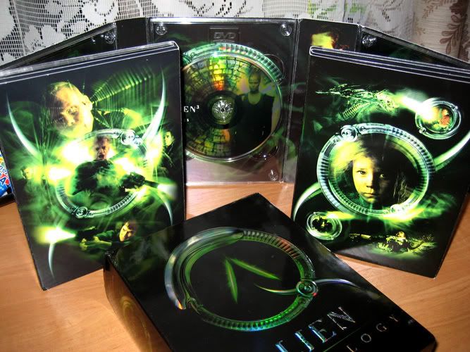 http://i172.photobucket.com/albums/w7/4alexf/DVD%20Mania/AlienQuadrilogyR1Digipack_50.jpg