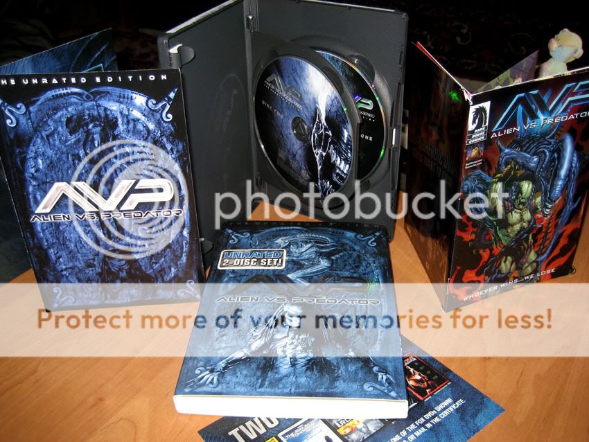 http://i172.photobucket.com/albums/w7/4alexf/DVD%20Mania/AlienvsPredatorR1UnratedDTSEditi-3.jpg