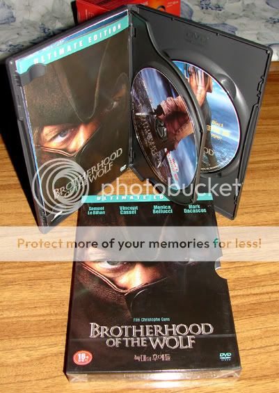 http://i172.photobucket.com/albums/w7/4alexf/DVD%20Mania/BrotherhoodoftheWolfUltimateDTSE-1.jpg