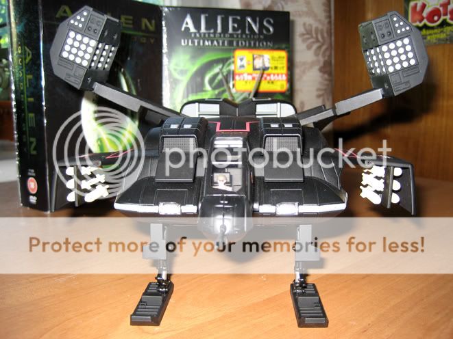 http://i172.photobucket.com/albums/w7/4alexf/Model%20Figures/AliensDropShip3BLACKVersionQueen-15.jpg