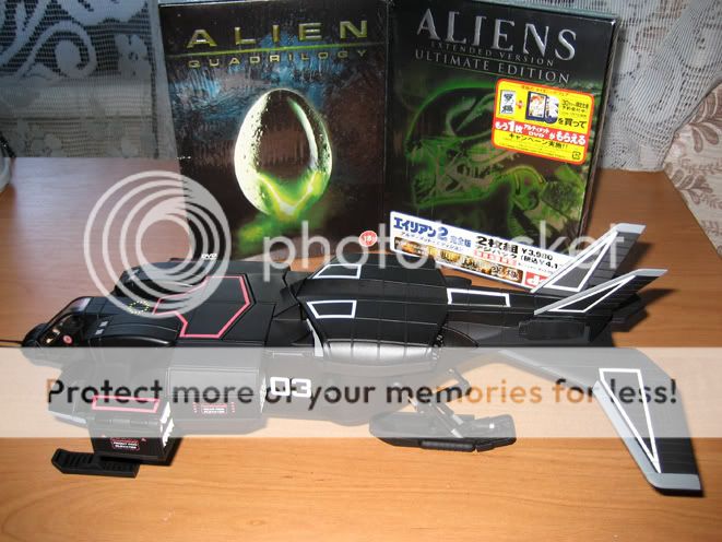 http://i172.photobucket.com/albums/w7/4alexf/Model%20Figures/AliensDropShip3BLACKVersionQueen-20.jpg